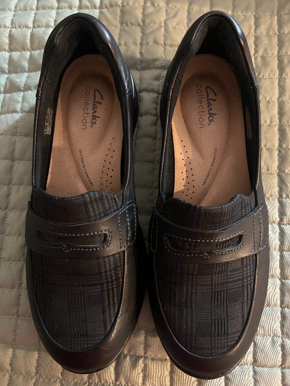 CLARKS 9W Penny Loafers - Black Leather and fabric - US Size 9W